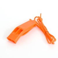 Сигнальный свисток на шнурке оранжевый.